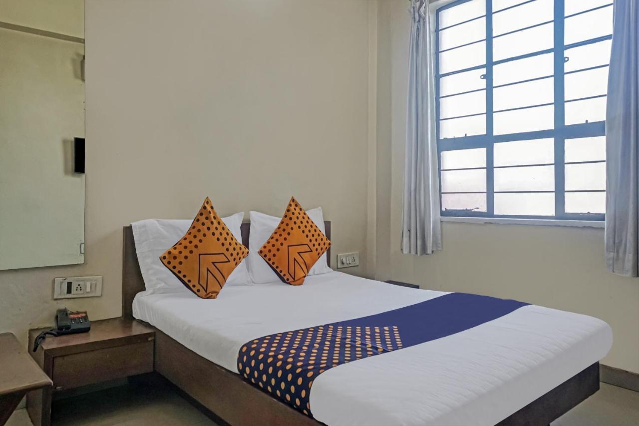Oyo Flagship 75444 Hotel Kinara Lodging & Boarding Mangvadi Buitenkant foto