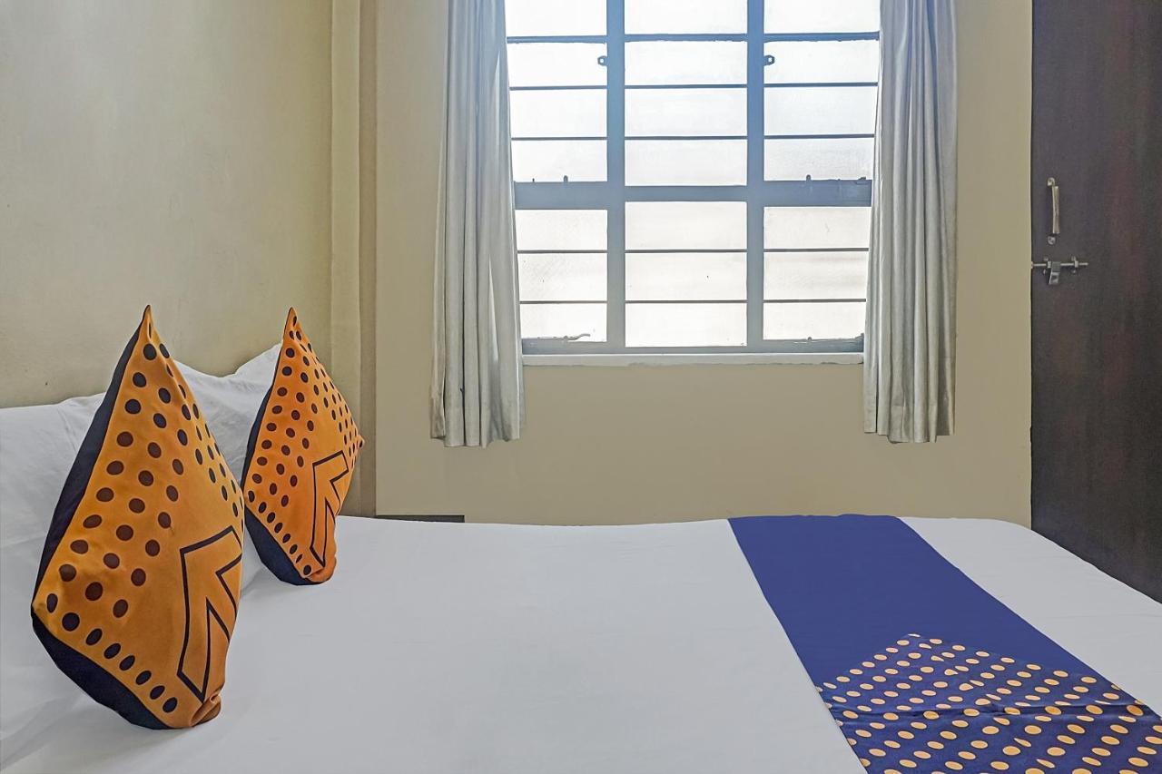 Oyo Flagship 75444 Hotel Kinara Lodging & Boarding Mangvadi Buitenkant foto