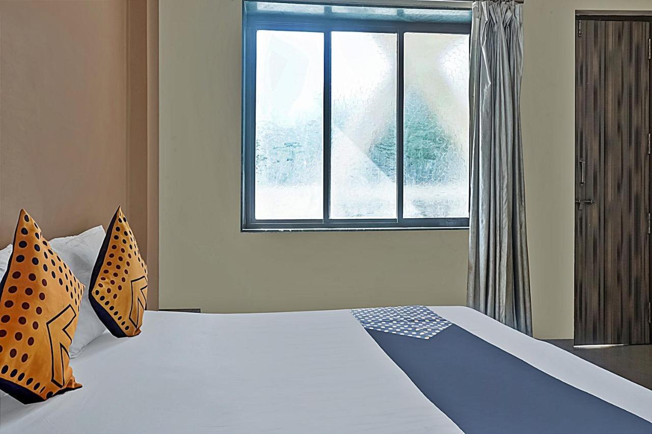 Oyo Flagship 75444 Hotel Kinara Lodging & Boarding Mangvadi Buitenkant foto