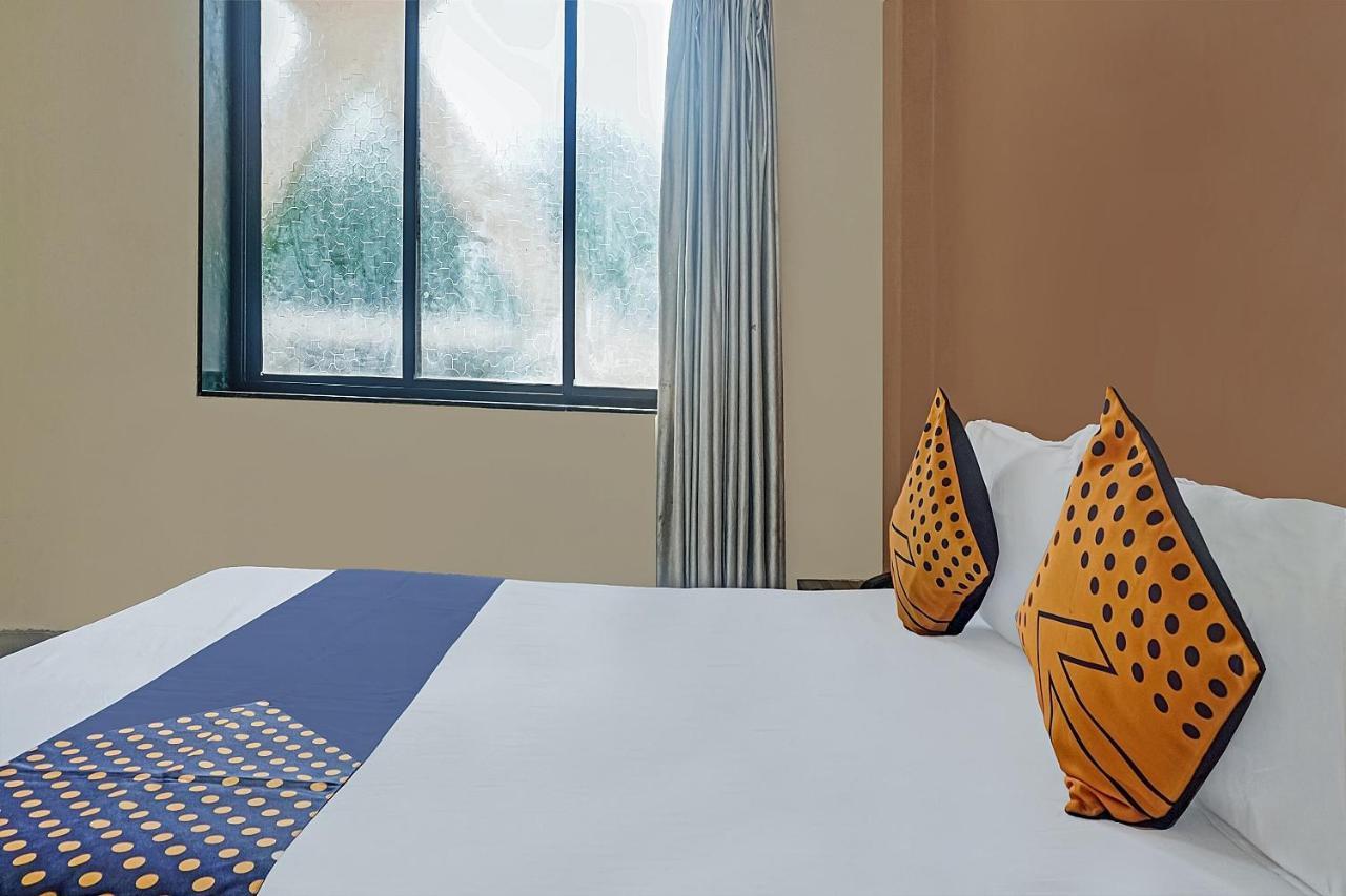 Oyo Flagship 75444 Hotel Kinara Lodging & Boarding Mangvadi Buitenkant foto