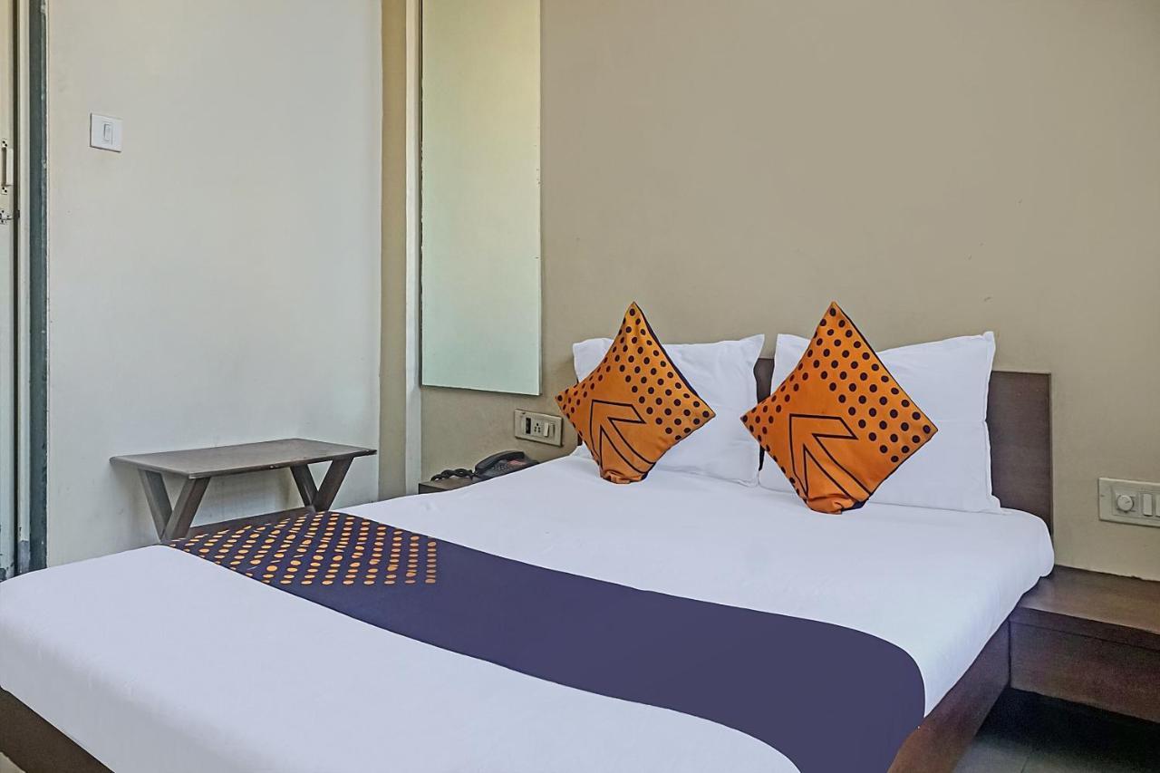 Oyo Flagship 75444 Hotel Kinara Lodging & Boarding Mangvadi Buitenkant foto