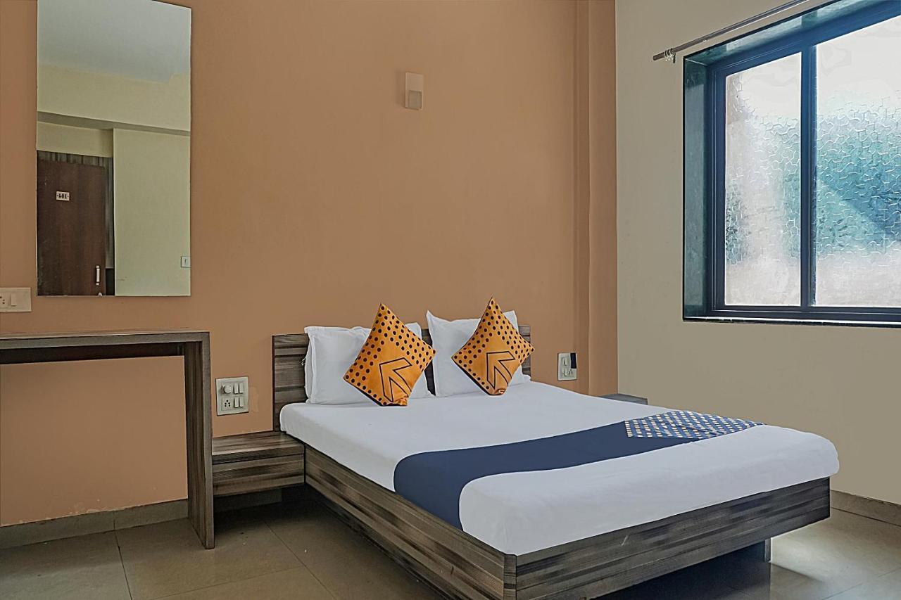 Oyo Flagship 75444 Hotel Kinara Lodging & Boarding Mangvadi Buitenkant foto
