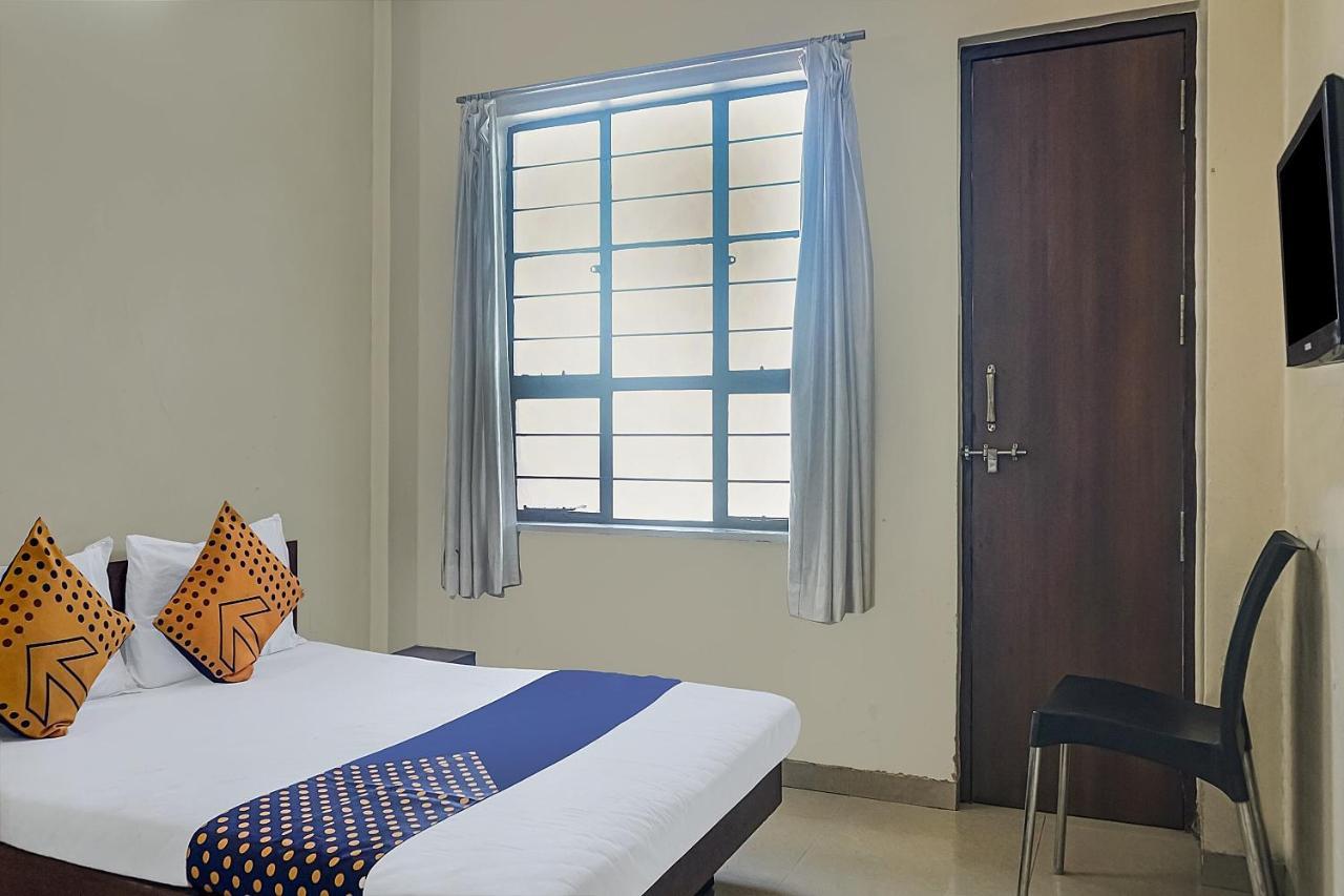 Oyo Flagship 75444 Hotel Kinara Lodging & Boarding Mangvadi Buitenkant foto
