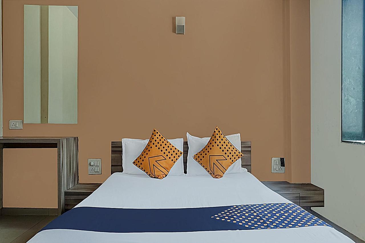 Oyo Flagship 75444 Hotel Kinara Lodging & Boarding Mangvadi Buitenkant foto