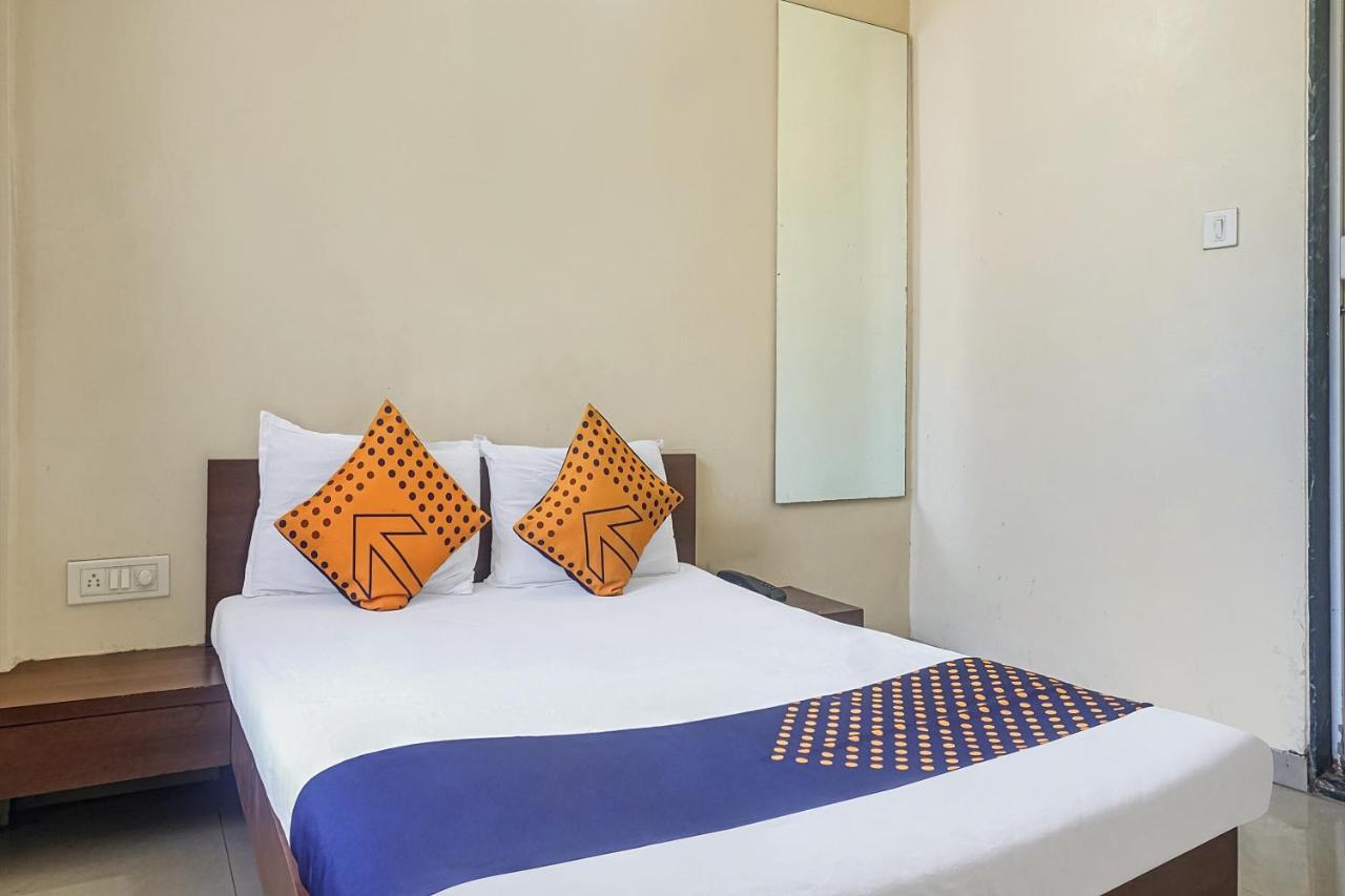 Oyo Flagship 75444 Hotel Kinara Lodging & Boarding Mangvadi Buitenkant foto