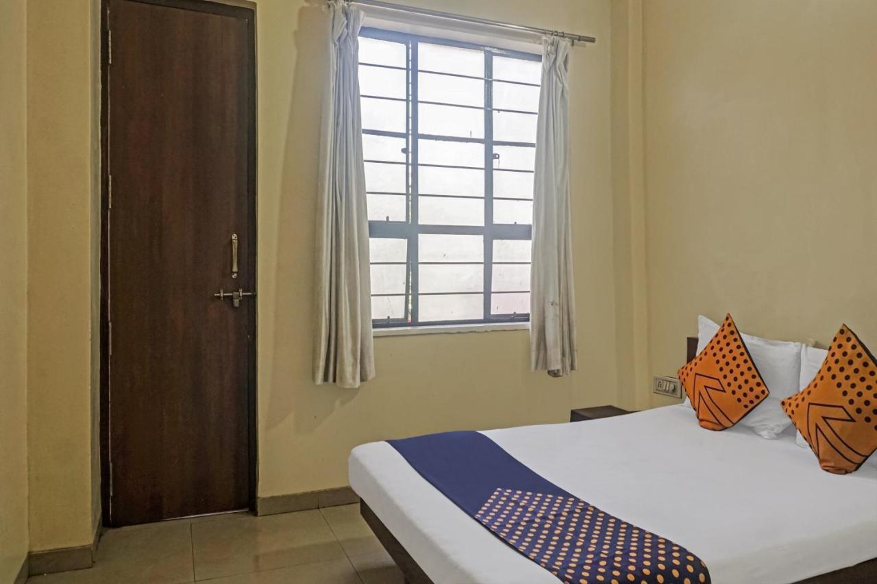 Oyo Flagship 75444 Hotel Kinara Lodging & Boarding Mangvadi Buitenkant foto