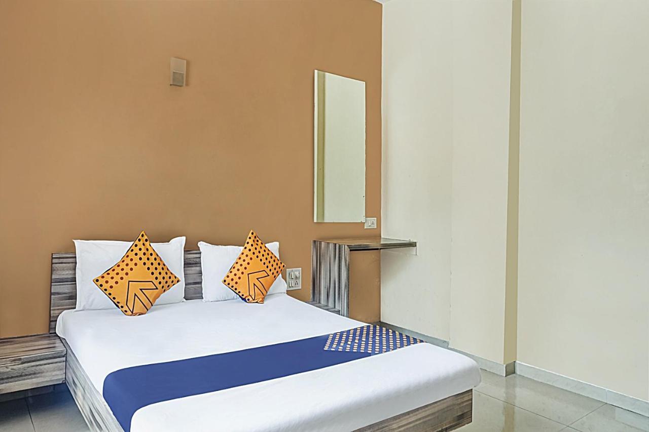 Oyo Flagship 75444 Hotel Kinara Lodging & Boarding Mangvadi Buitenkant foto