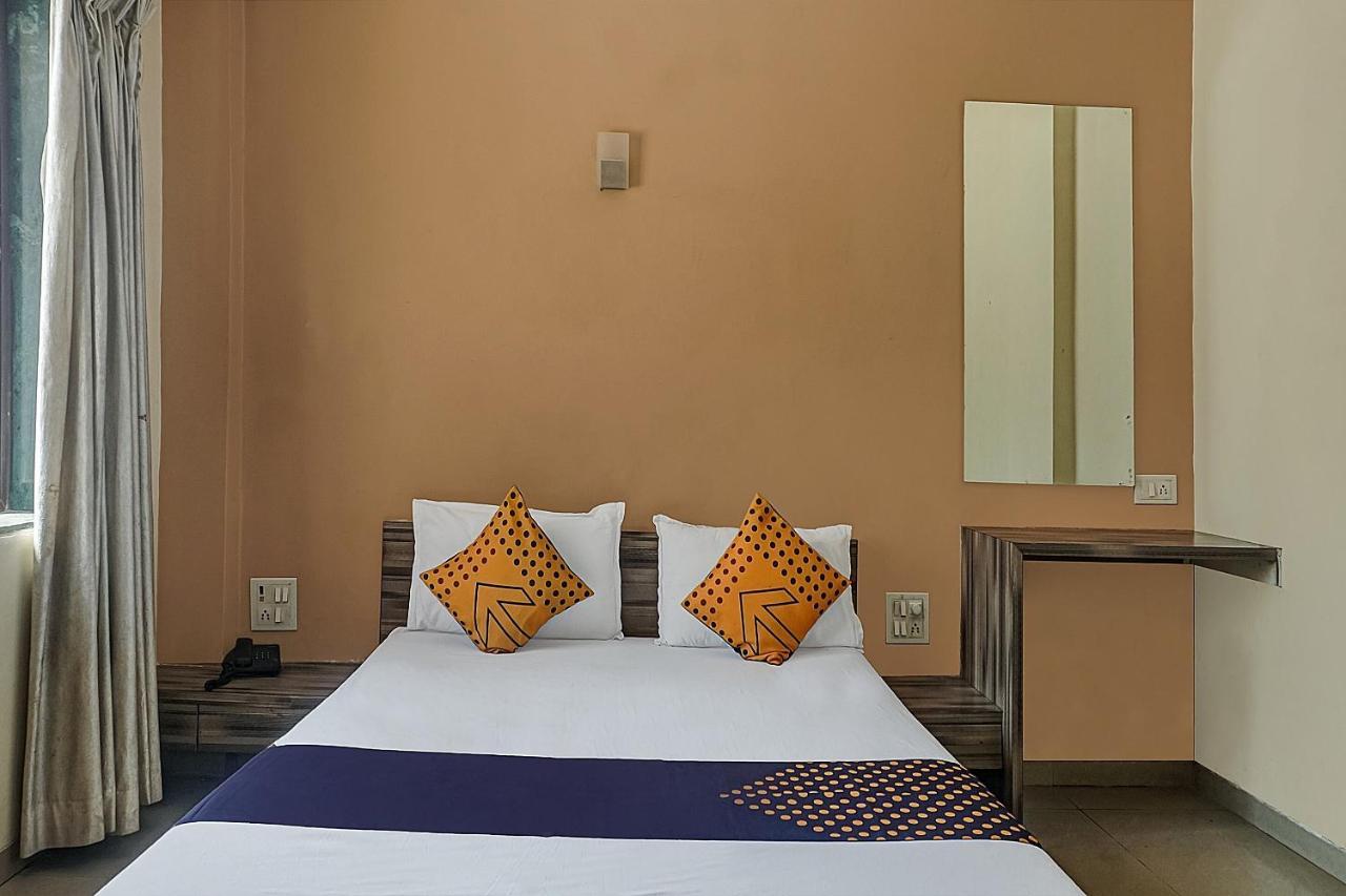 Oyo Flagship 75444 Hotel Kinara Lodging & Boarding Mangvadi Buitenkant foto