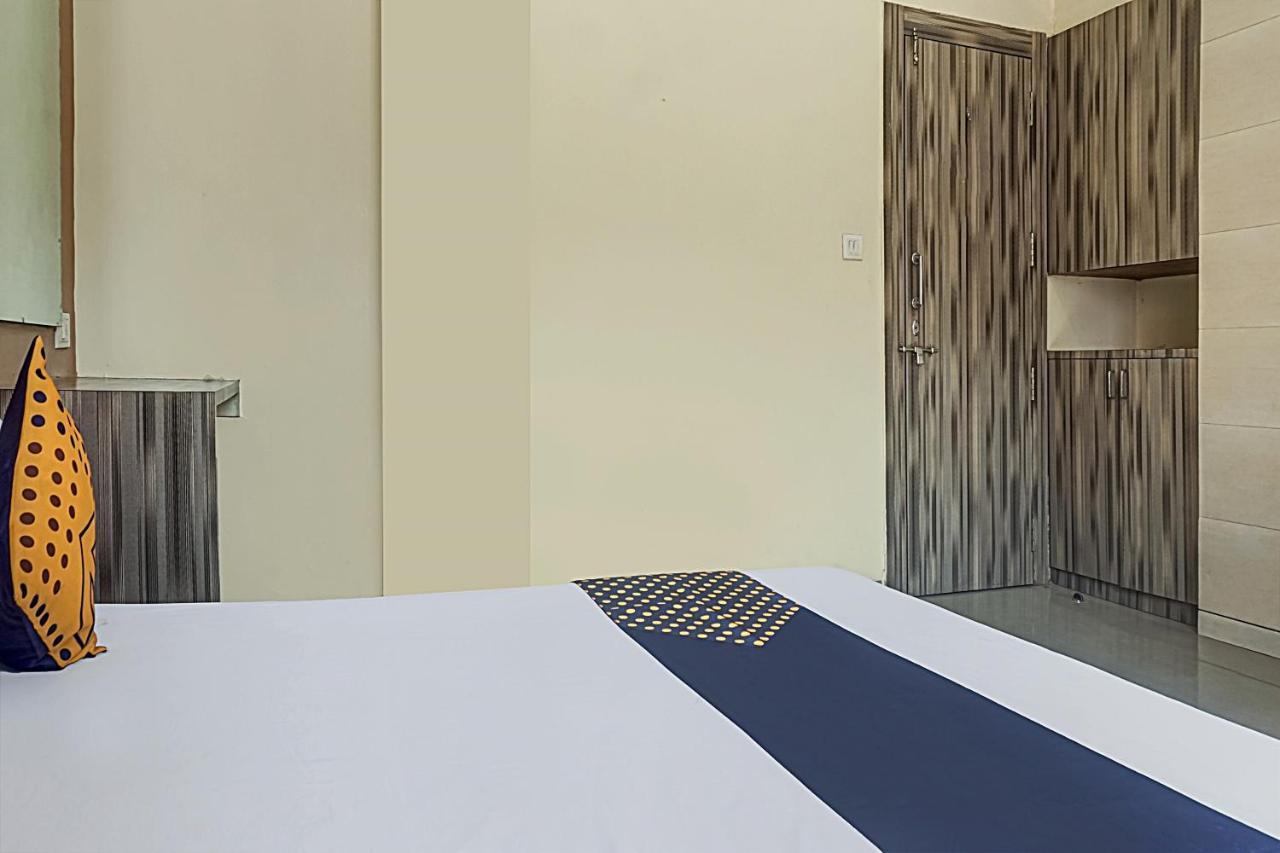 Oyo Flagship 75444 Hotel Kinara Lodging & Boarding Mangvadi Buitenkant foto