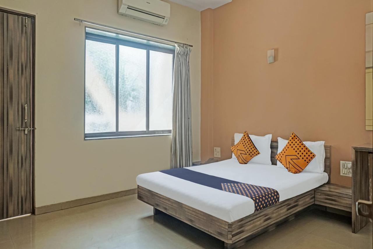 Oyo Flagship 75444 Hotel Kinara Lodging & Boarding Mangvadi Buitenkant foto